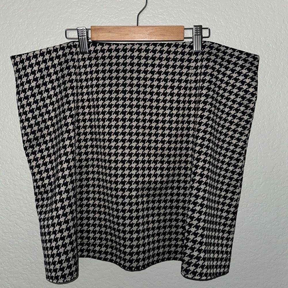 H&M Pleated Skirt - black and white